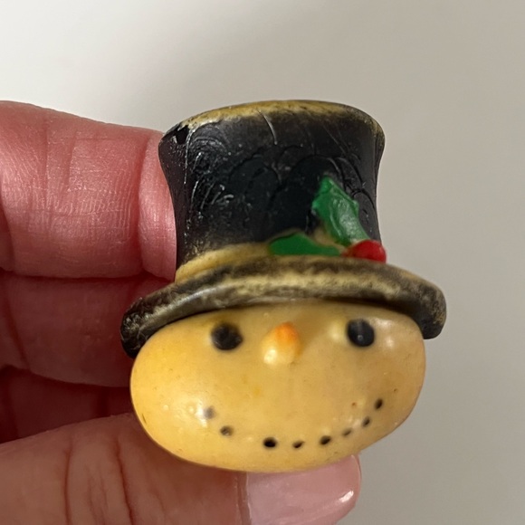 Three vintage looking holiday rings, made of rubber - Picture 4 of 13